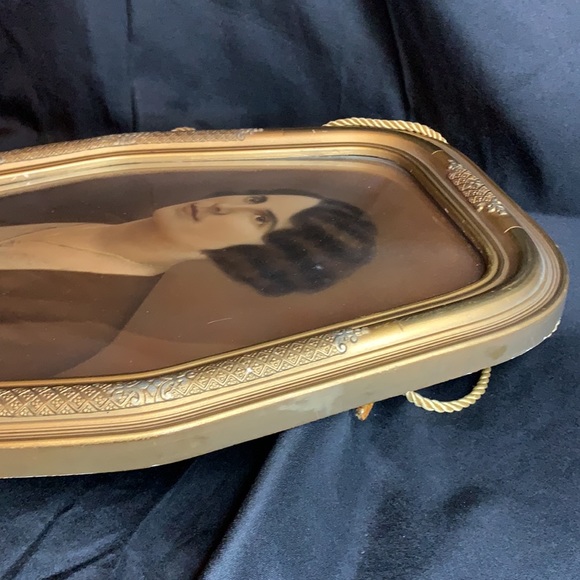 Antique convex bubble glass frame gold and silver tone with portrait of a woman - Picture 13 of 14